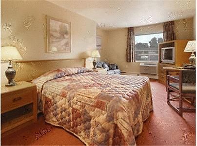 Super 8 By Wyndham Kingston Hotell Rum bild