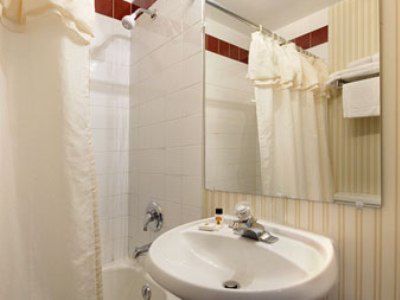 Super 8 By Wyndham Kingston Hotell Rum bild